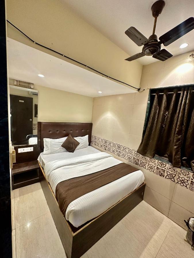 Hotel Kalpana Residency - Near Us Embassy Bombay Esterno foto
